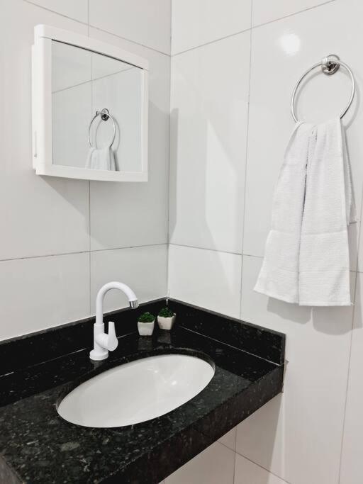 Flat Compacto E Mobiliado Proximo A Rodoviaria Aeroporto Appartement Palmas  Buitenkant foto