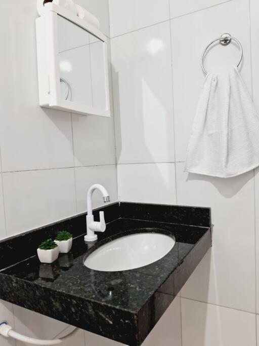 Flat Compacto E Mobiliado Proximo A Rodoviaria Aeroporto Appartement Palmas  Buitenkant foto